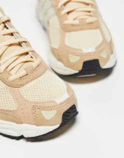 Adidas Originals Response Cl Trainers In Beige