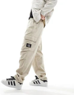 Calvin Klein Jeans Essential Regular Cargo Pants In Taupe