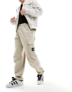 Calvin Klein Jeans Essential Regular Cargo Pants In Taupe