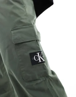 Calvin Klein Jeans Essential Regular Cargo Pants In Dark Green