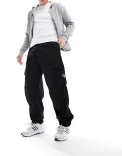 Calvin Klein Jeans Essential Regular Cargo Pants In Black