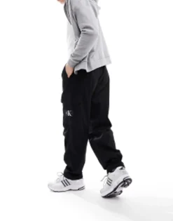 Calvin Klein Jeans Essential Regular Cargo Pants In Black
