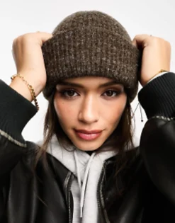 Design Chunky Double Roll Beanie In Chocolate