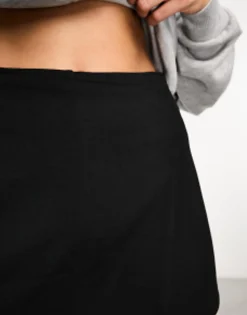 Design Clean Angled Hem Skort In