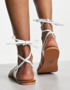 Design Faithful Leather Toe Loop Sandal In