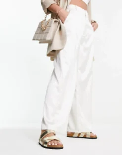 Design Fiery Cross Strap Flat Sandals In