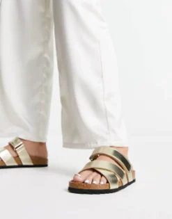 Design Fiery Cross Strap Flat Sandals In