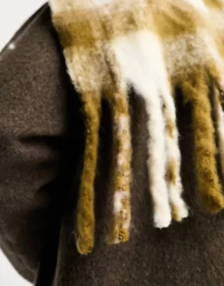 Design Fluffy Scarf In Olive Check