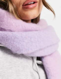 Design Fluffy Tassel Scarf In