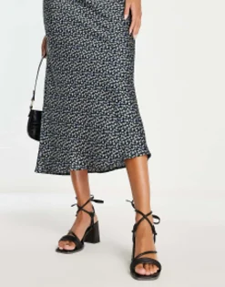 Design Hollow Strappy Tie Leg Mid Heeled Sandals In