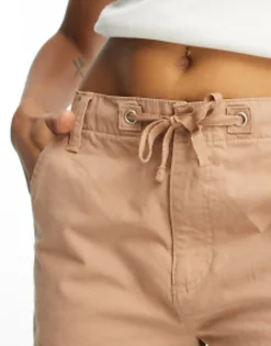 Design Hourglass Cargo Shorts In