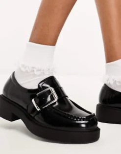 Design Magnolia Side Buckle Loafer In