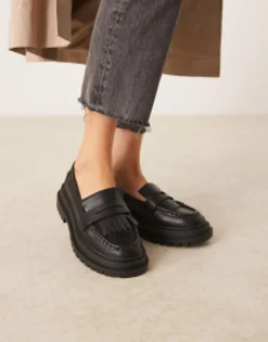 Design Majesty Chunky Fringe Loafer In