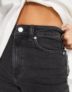 Design Petite Slim Mom Jeans In