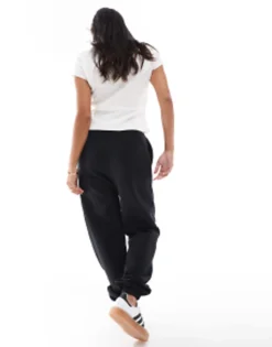 Design Petite Ultimate Jogger Co-Ord In