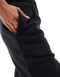 Design Petite Ultimate Jogger Co-Ord In
