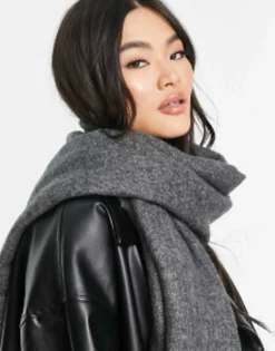 Design Supersoft Scarf With Tassels In