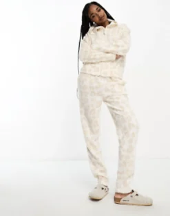 Design Tall Lounge Co-Ord Animal Borg Set In Cream