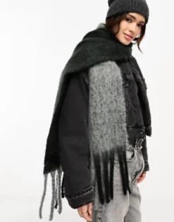 Design Two Tone Fluffy Tassel Scarf In Grey And Black