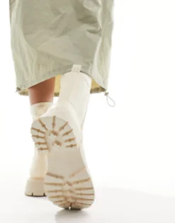 Design Wide Fit Alfie Chunky Chelsea Boots In Off-White