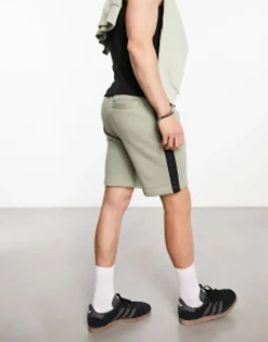 Fred Perry Embossed Laurel Tape Logo Sweat Shorts In Seagrass