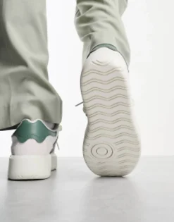 New Balance Ct302 Trainers In Green