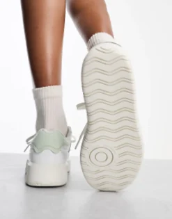 New Balance Ct302 Trainers In White & Green