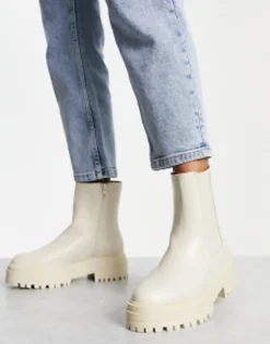New Look Flat Chunky Chelsea Boot With Cleated Sole In Off