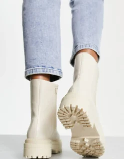 New Look Flat Chunky Chelsea Boot With Cleated Sole In Off