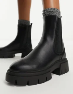 New Look Flat Chunky High Ankle Chelsea Boot In