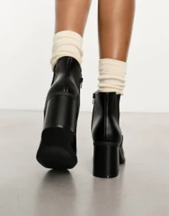 New Look Heeled Chelsea Boots In