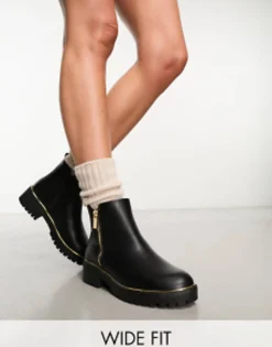 New Look Wide Fit Chunky Chelsea Boots With Hardware In