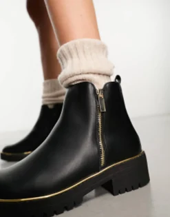 New Look Wide Fit Chunky Chelsea Boots With Hardware In