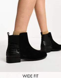 New Look Wide Fit Flat Chelsea Boot In