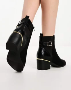 New Look Wide Fit Heeled Chelsea Boots With Hardware In