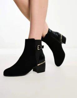 New Look Wide Fit Heeled Chelsea Boots With Hardware In
