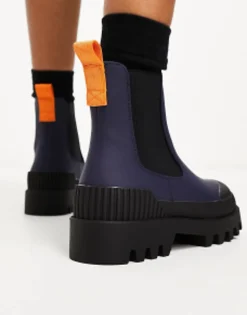 Only Chelsea Boot With Contrast Detail In