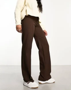 Pull&Bear High Waisted Tailored Straight Leg Trouser With Front Seam In Chocolate