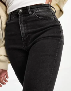 Stradivarius Petite Slim Mom Jean With Stretch And Rip In Washed