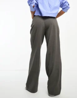 Stradivarius Tailored Straight Trouser In Dark